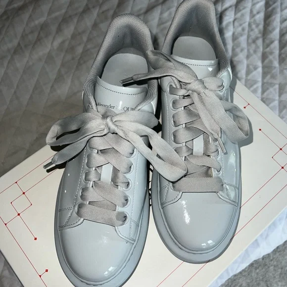 Alexander McQueen silver metallic sneakers - Picture 2 of 10